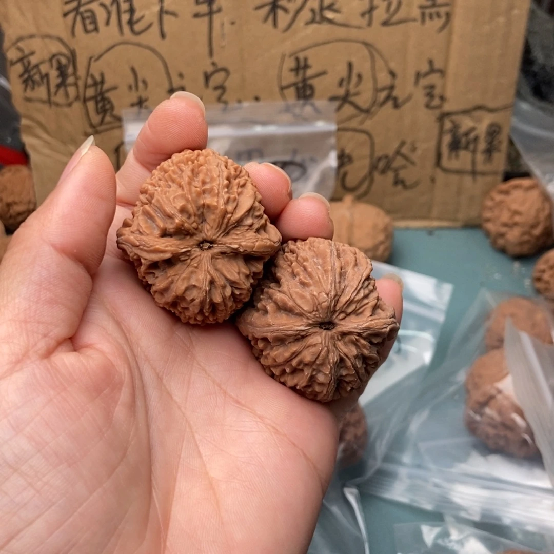 新***厅吊坠文玩核桃蒜头68