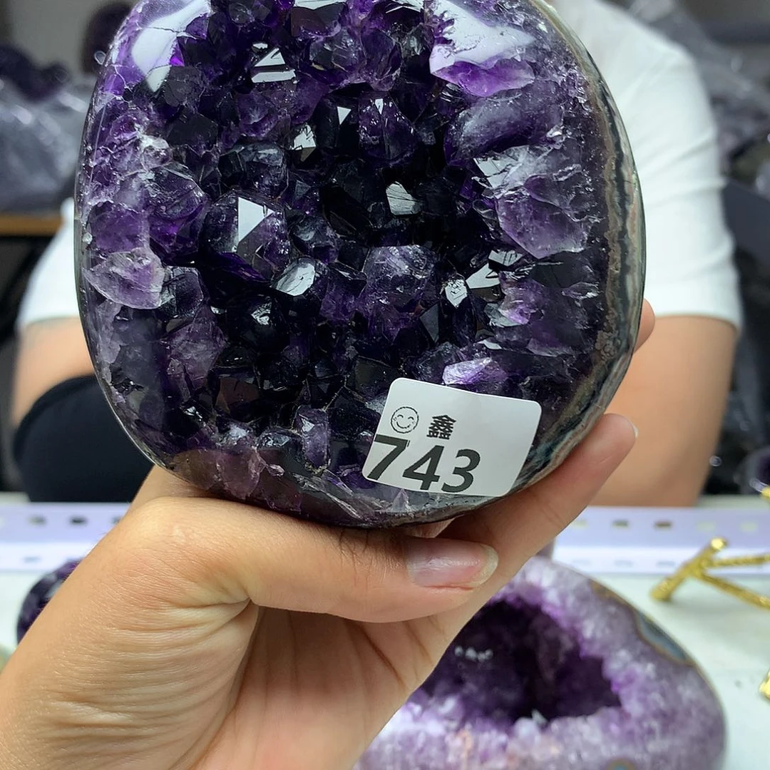 未镶嵌水晶大型摆件（非配饰）