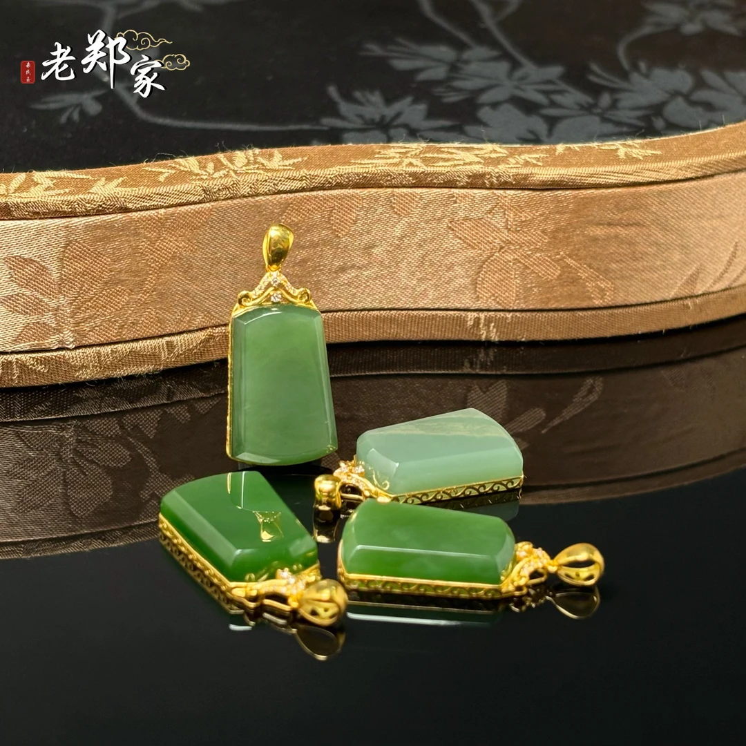【老郑家】18k金和田玉无事牌吊坠 3230 多样性发1件 约20*13*5mm