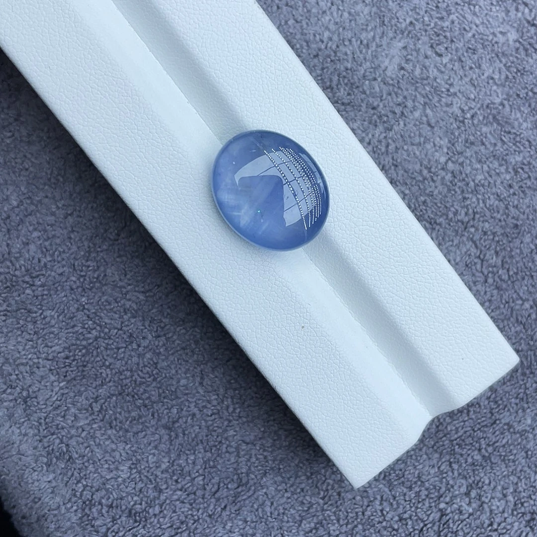 蓝宝石裸石20.294Ct。