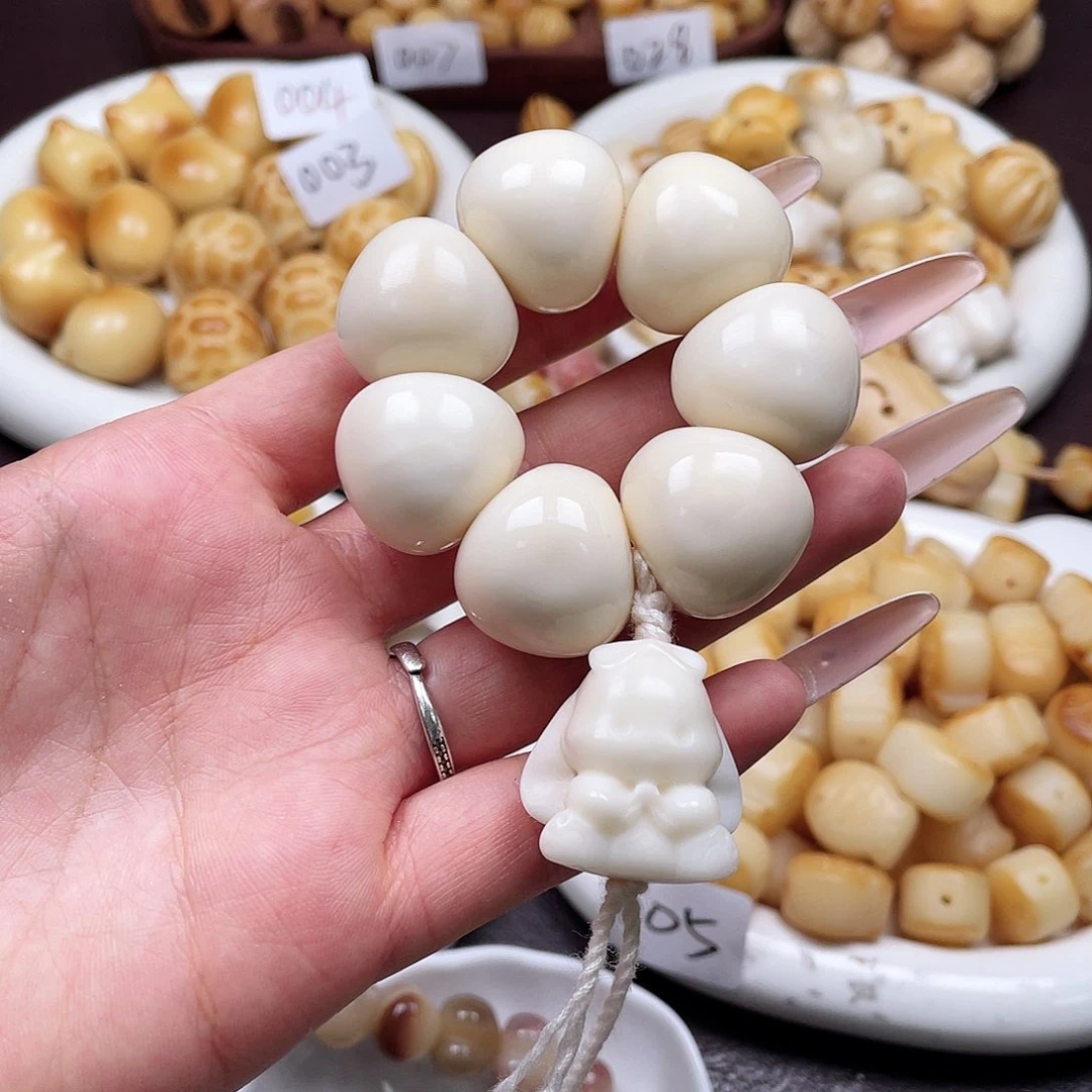 吊坠白玉菩提手捻兔子