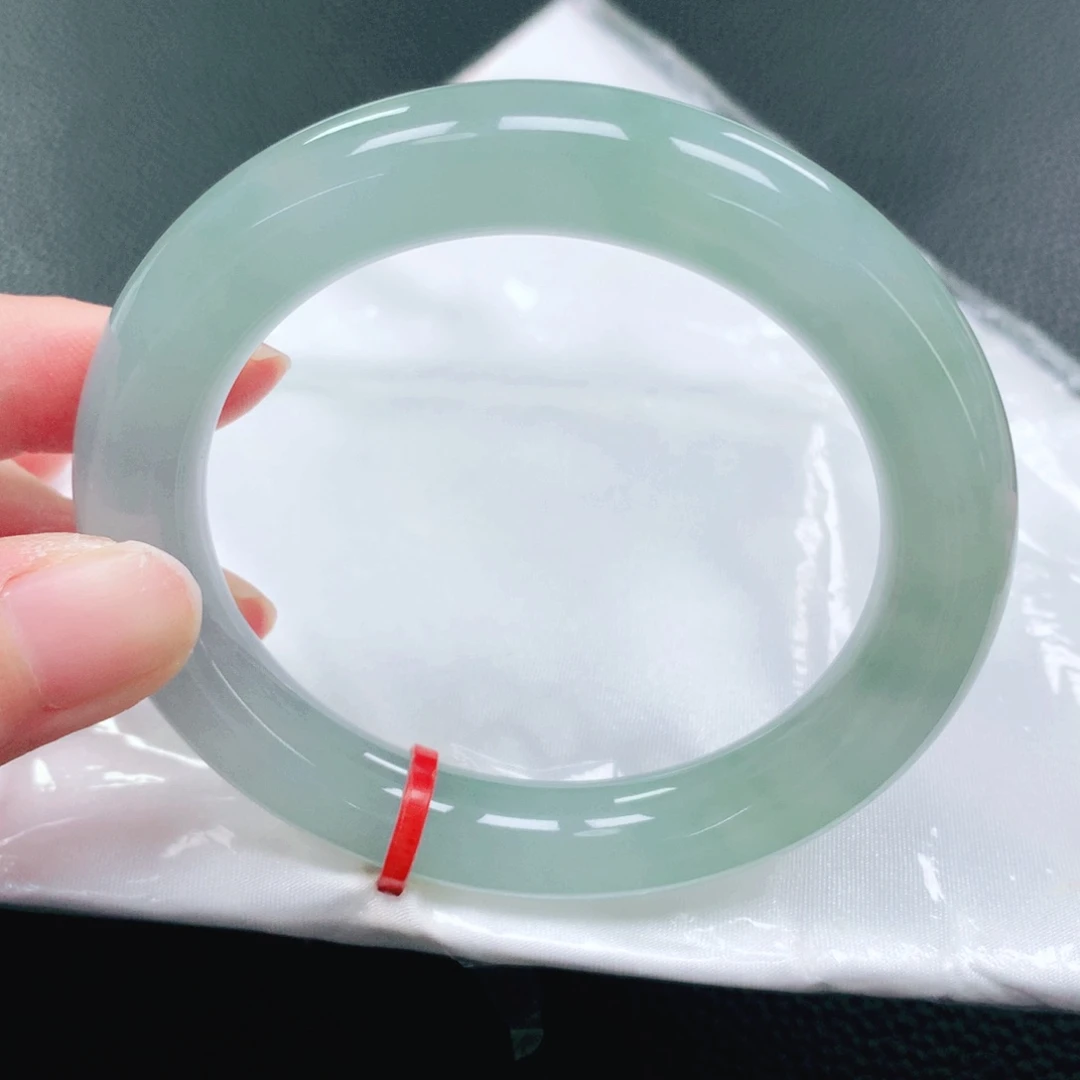 翡翠手镯未镶嵌55圈