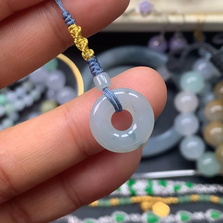 翡翠未镶嵌颈饰甜甜圈