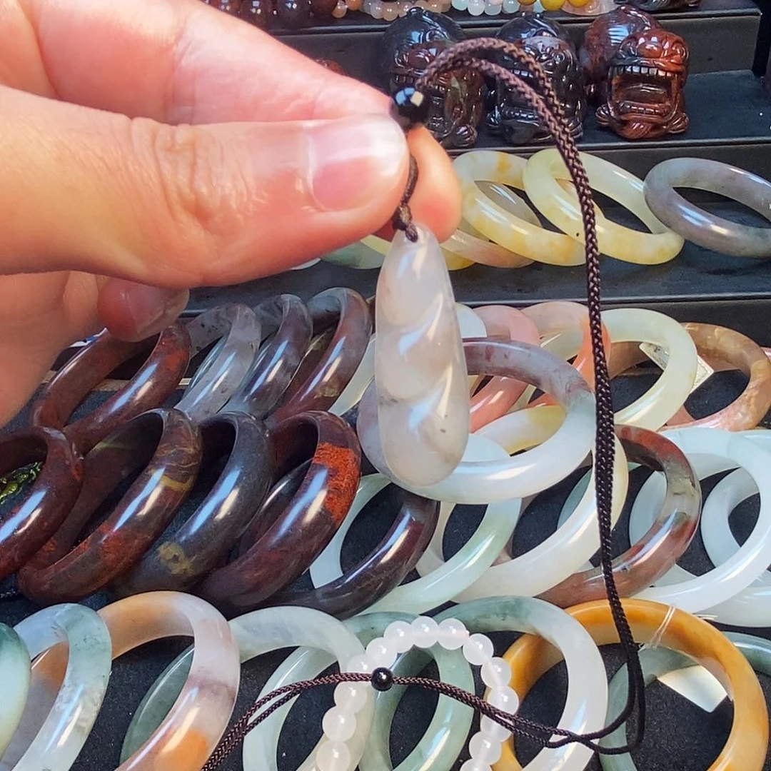 石英质玉颈饰未镶嵌