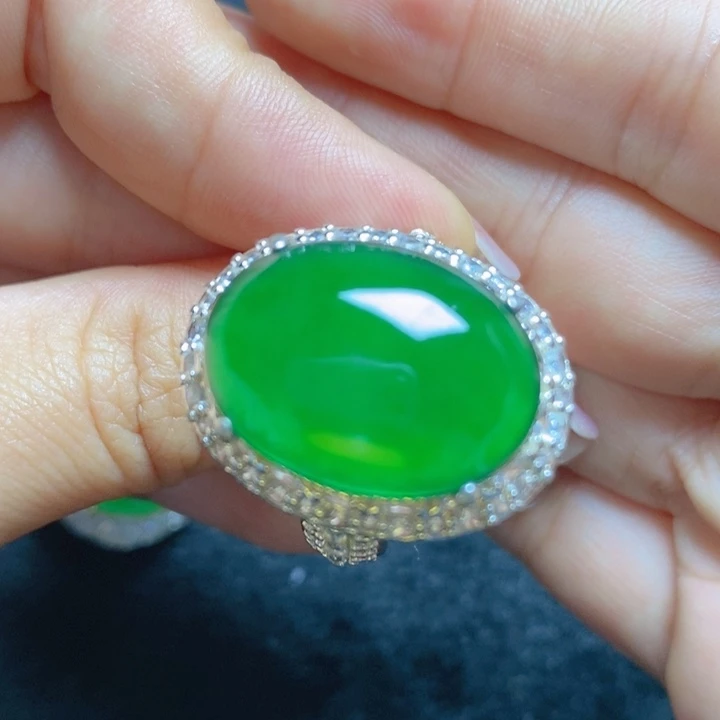 翡翠挂件未镶嵌笨*妞蛋面