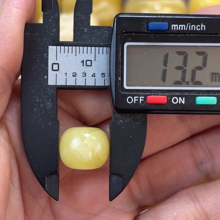 蜜蜡未镶嵌裸石49杂