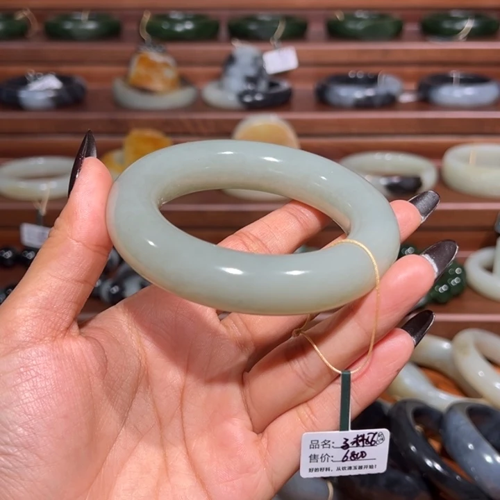 和田玉（青白玉）未镶嵌手镯