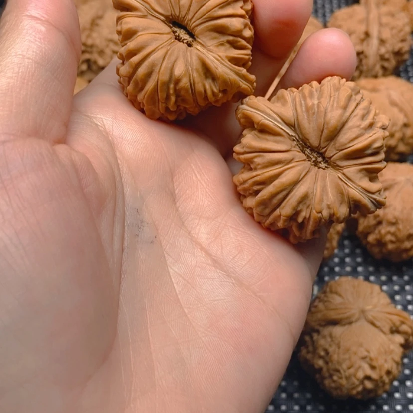 【闪购商品】文玩核桃吊坠喜**安核桃