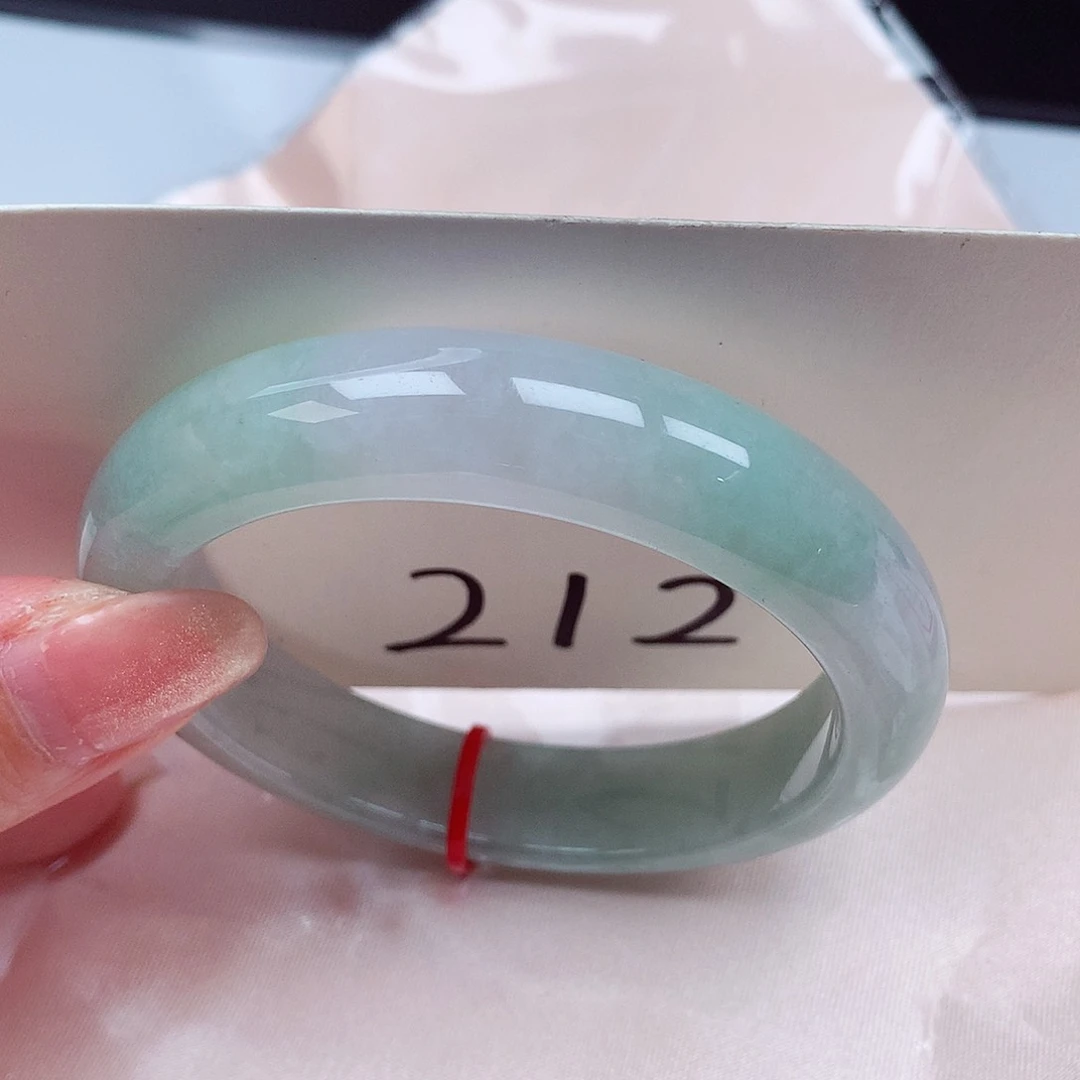 翡翠手镯未镶嵌翡翠