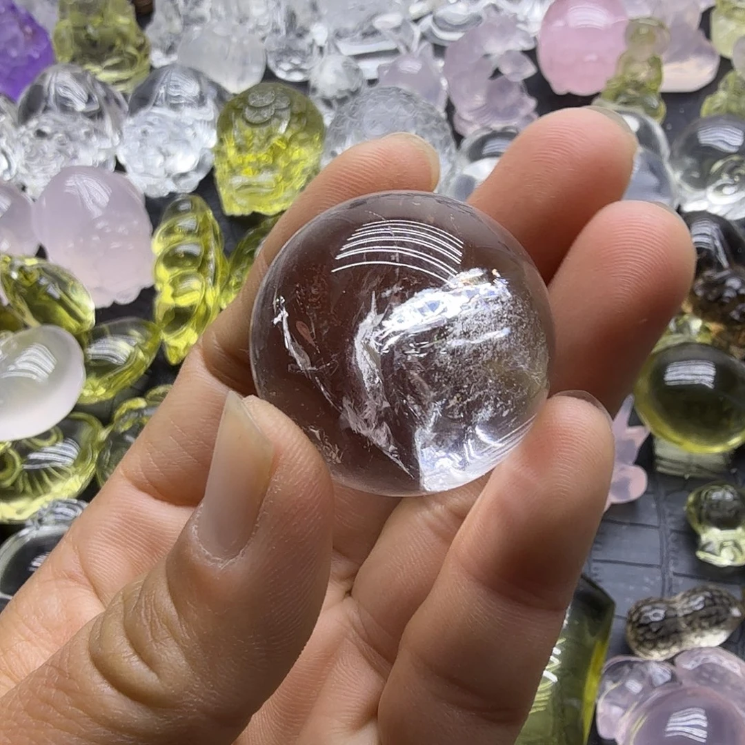 颈饰水晶未镶嵌摆件