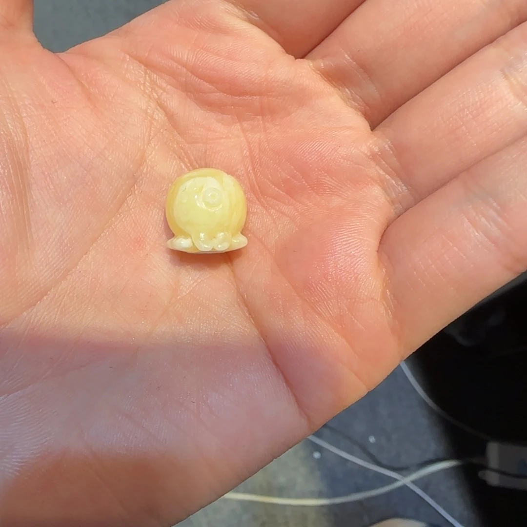 小***悄琥珀未镶嵌裸石蜜蜡小章鱼