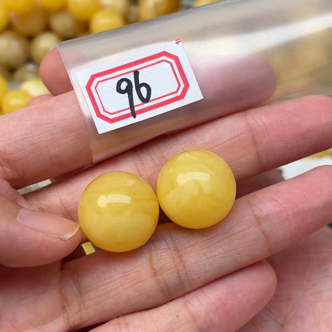 洪***庆蜜蜡未镶嵌裸石蜜蜡