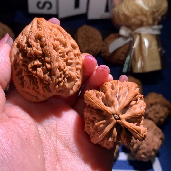 卡***哒吊坠文玩核桃107虎头王