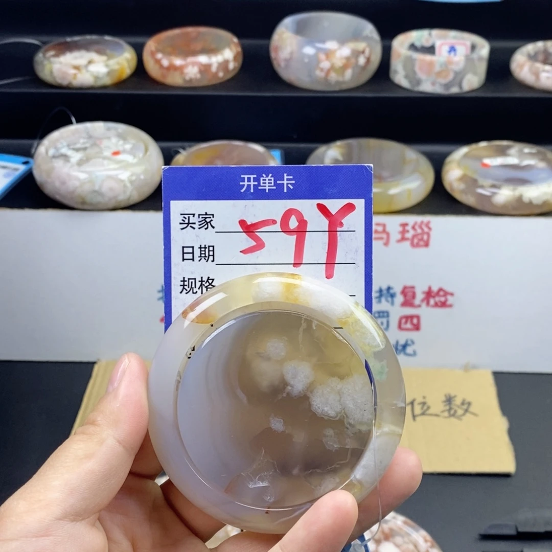 石英质玉手镯未镶嵌