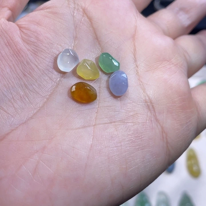 翡翠未镶嵌颈饰随行