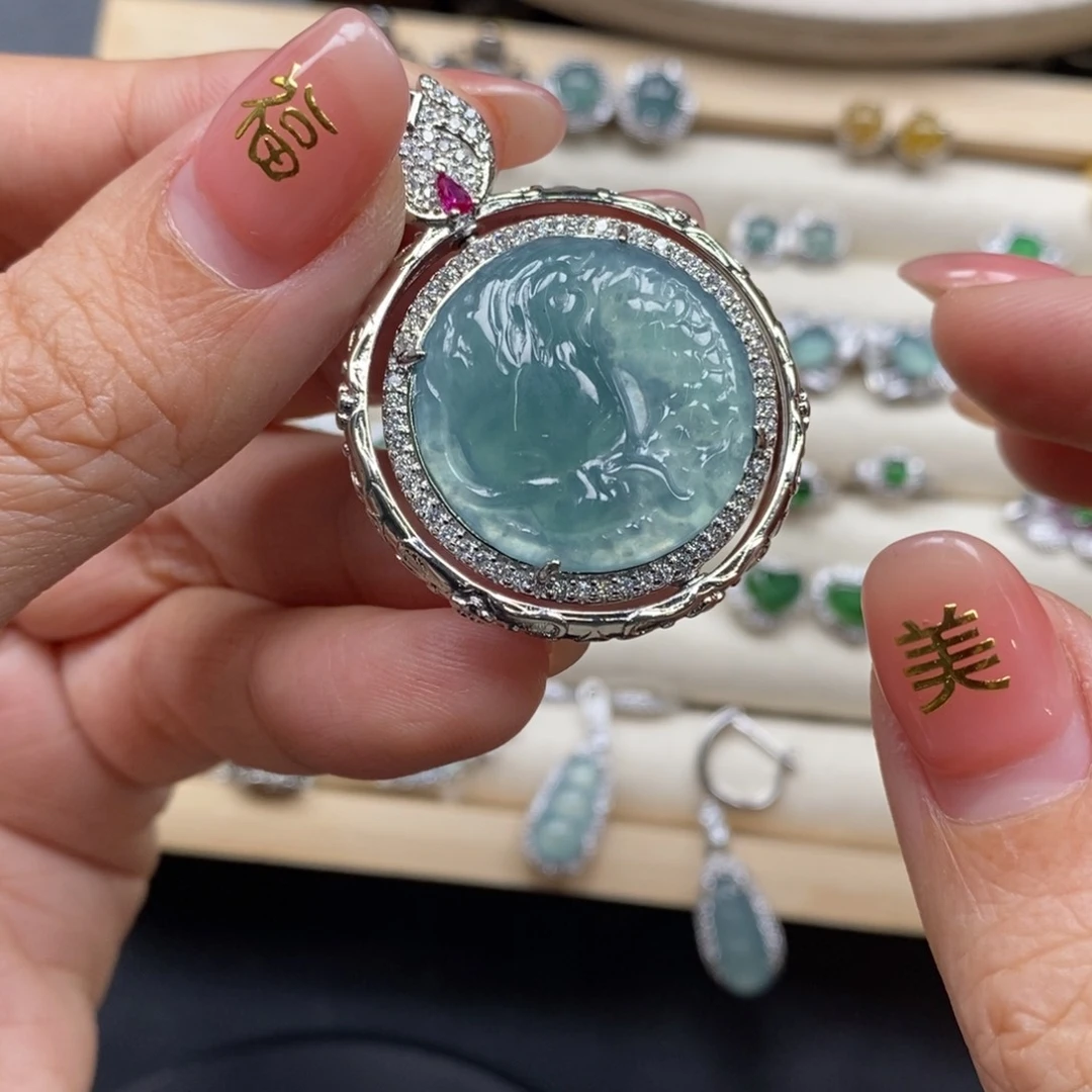 翡翠颈饰未镶嵌翡翠