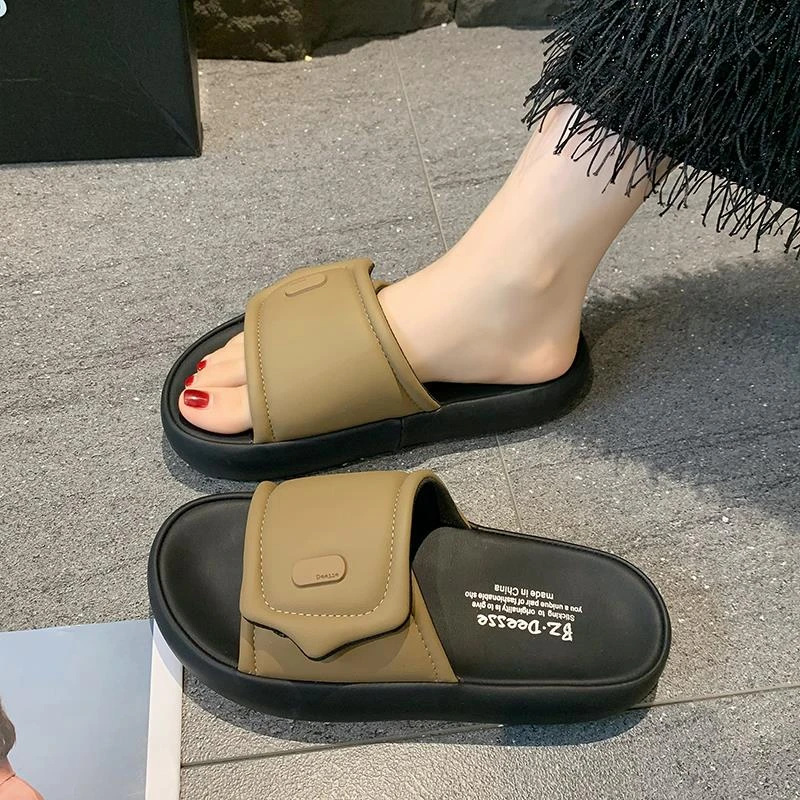 三福真皮高级感小香风一字拖鞋女夏外穿2025新款厚底软底沙滩凉拖