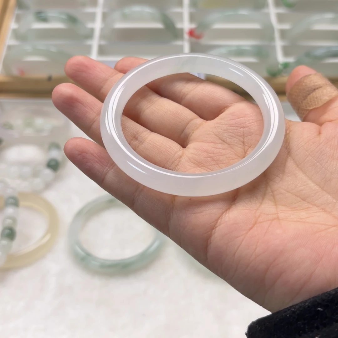 石英质玉（天山翠）未镶嵌手镯