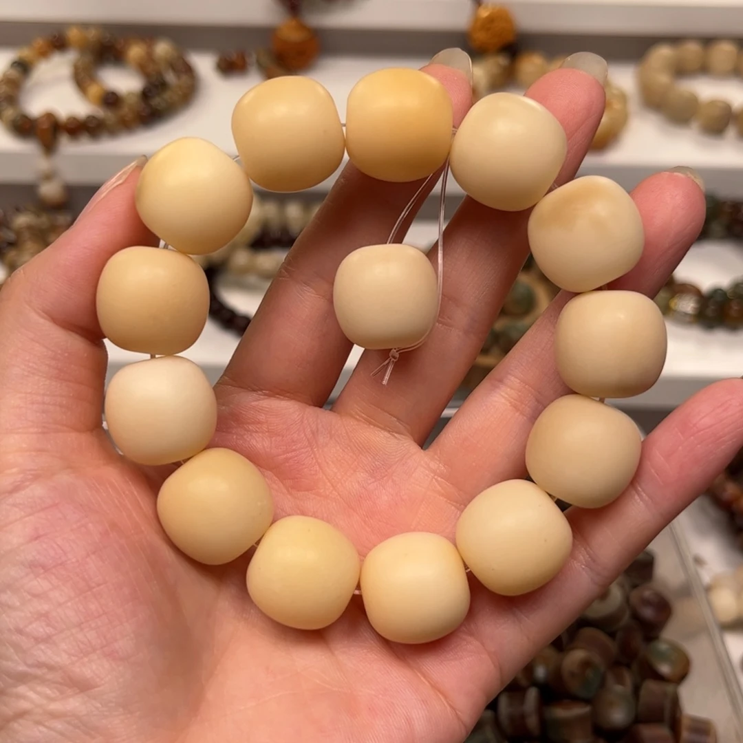 白玉菩提吊坠干磨18奶黄手串一条