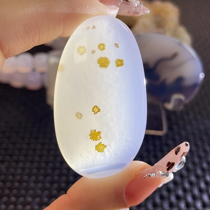 哎***错玛瑙/玉髓未镶嵌颈饰