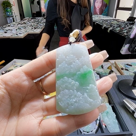 颈饰未镶嵌翡翠一个