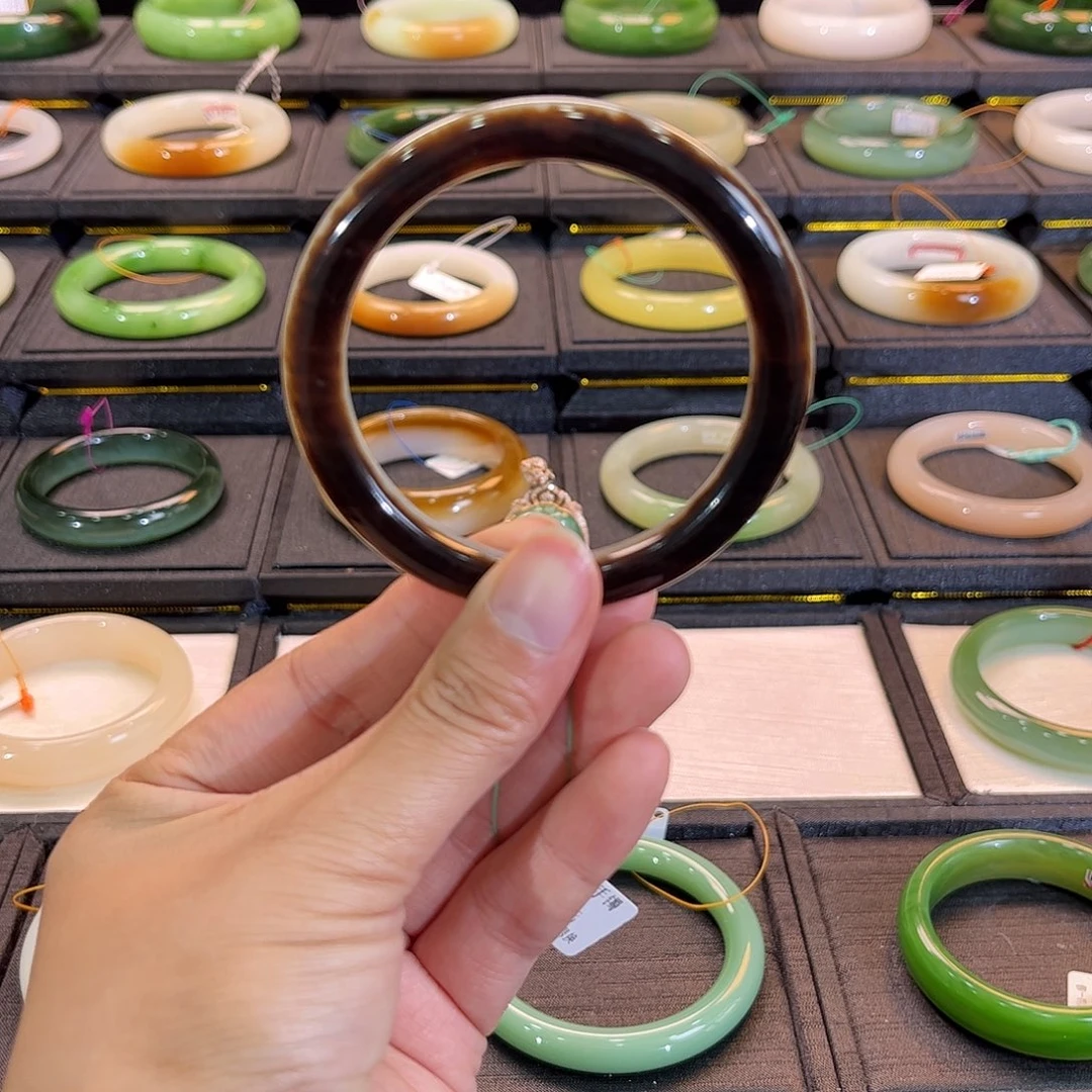 和田玉未镶嵌手镯黑皮奶盖57+