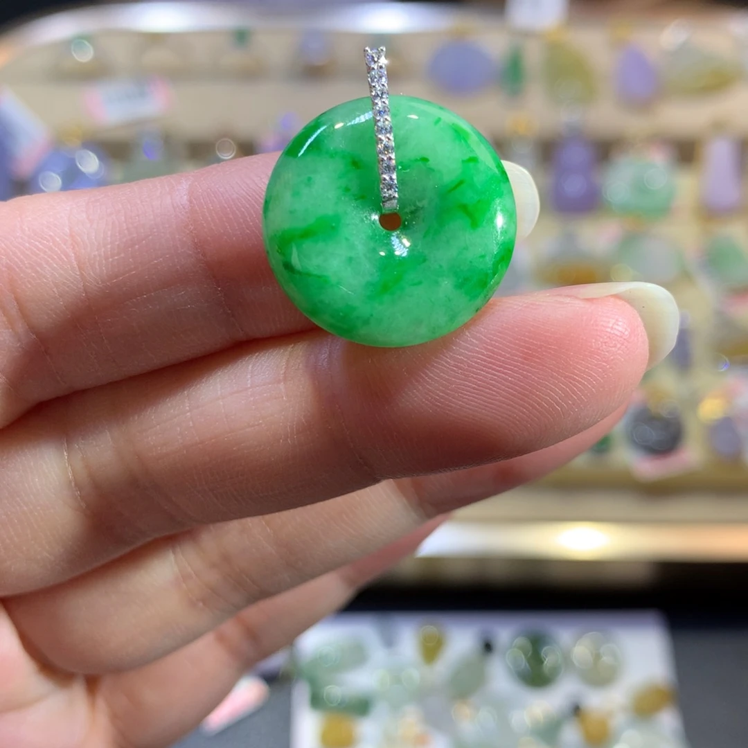 翡翠18K金镶嵌颈饰