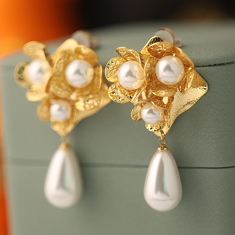 铜合金合成锆石耳饰 素款超仙优雅金色耳钉耳饰古典