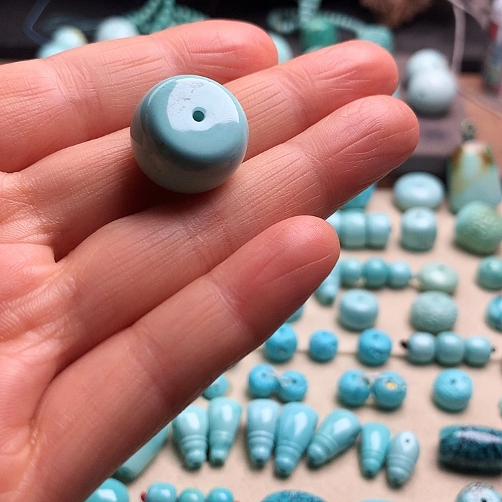 绿松石未镶嵌颈饰