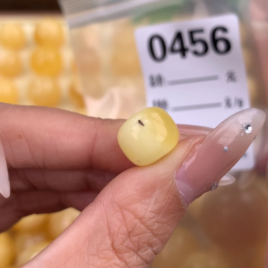 琥珀未镶嵌珠宝奇石11.9