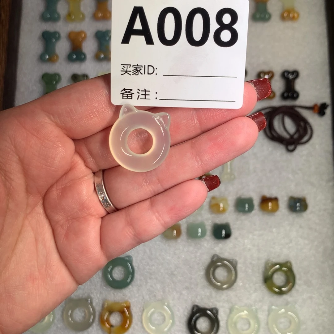 蛇纹石玉颈饰未镶嵌邪****?