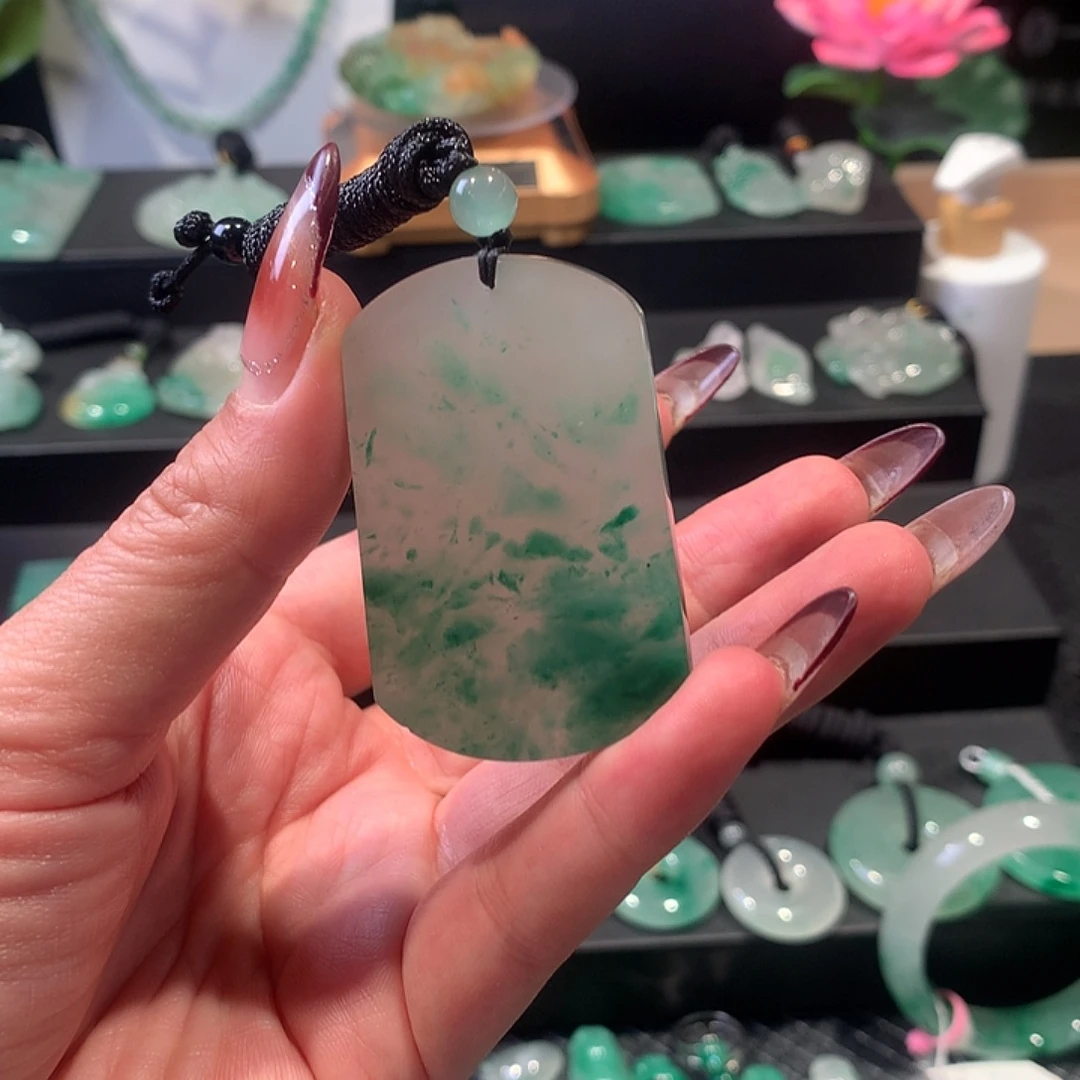 方***乐石英质玉未镶嵌吊坠