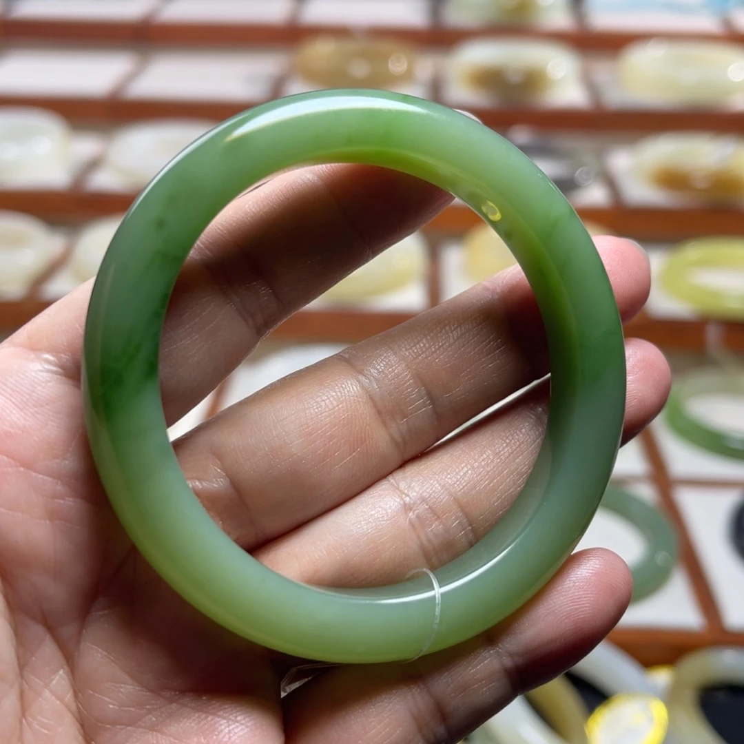 【闪购商品】未镶嵌手镯和田玉