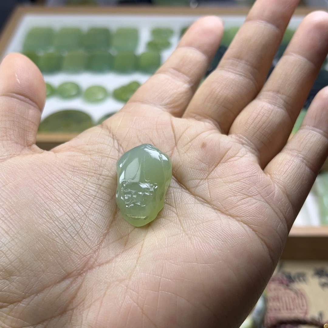 蛇纹石玉未镶嵌颈饰