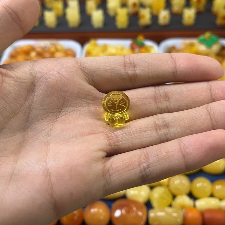 琥珀未镶嵌裸石卡16加金珀叮当猫