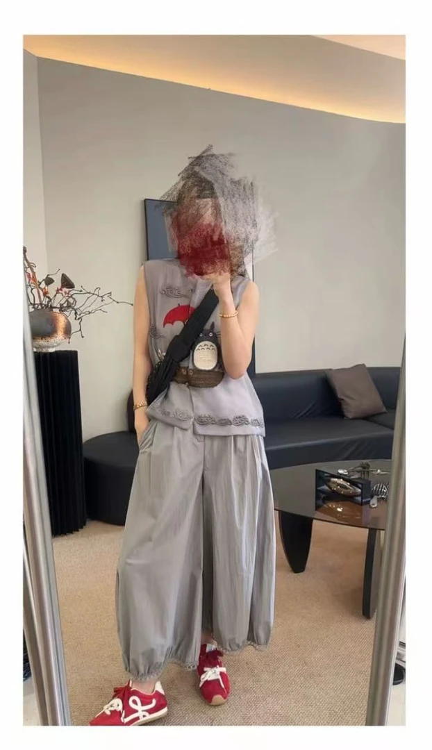 2560A新款无袖卡通刺绣图案显瘦背心女