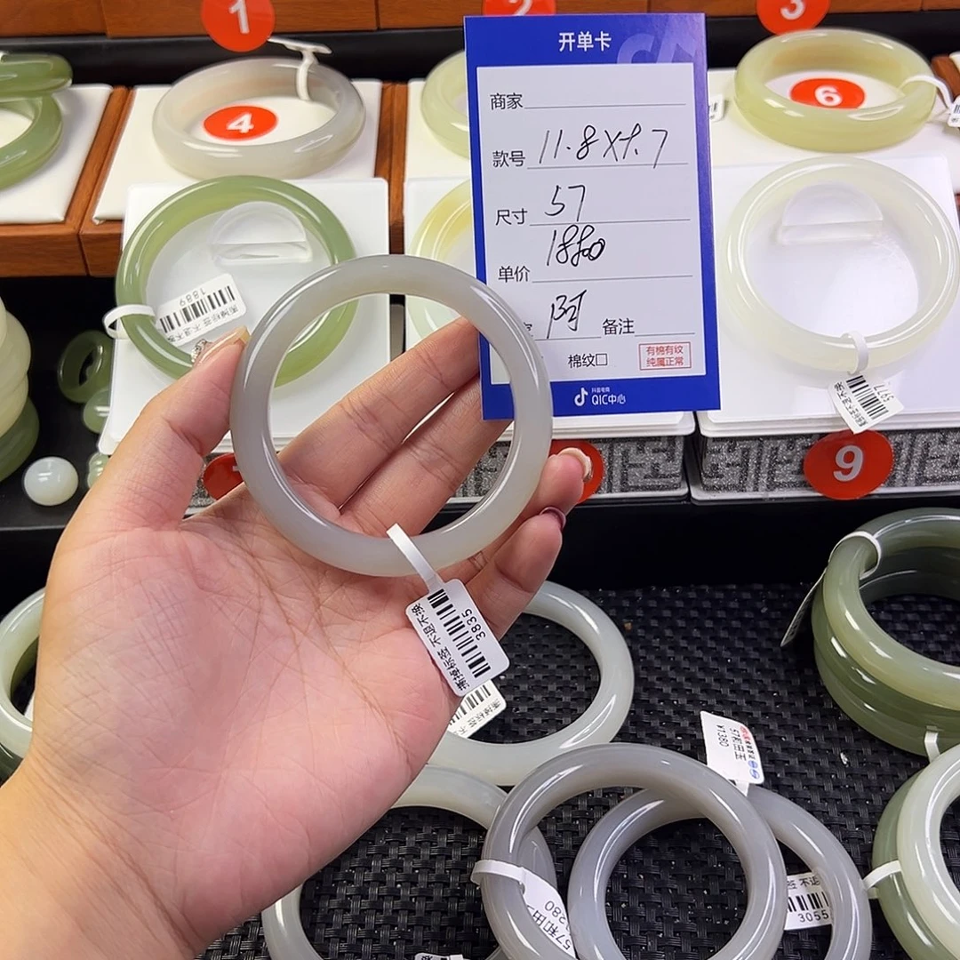 阿***·未镶嵌手镯和田玉