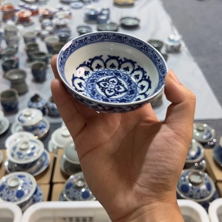 青花宝相普洱杯微瑕