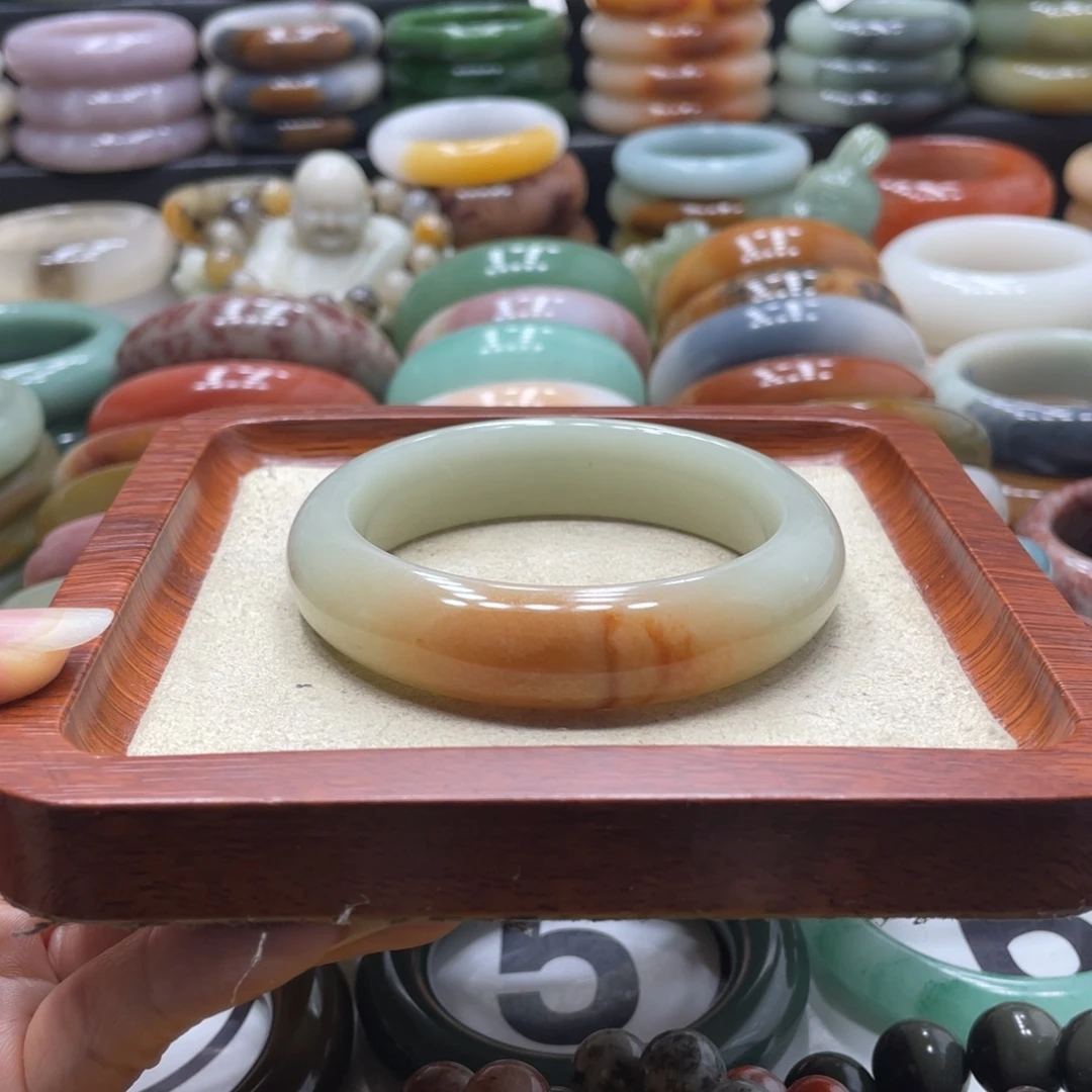 石英岩玉未镶嵌手镯