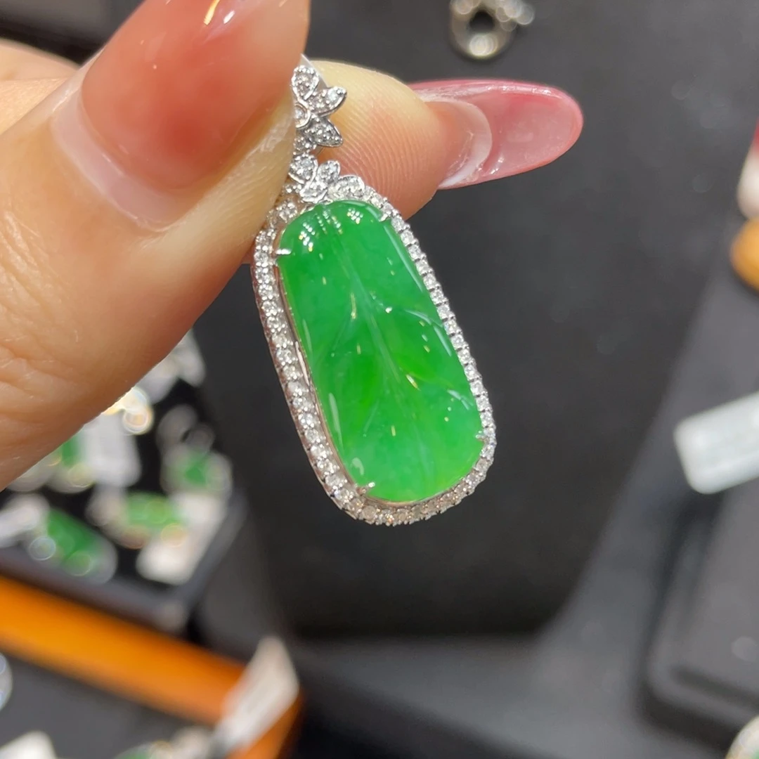 翡翠18K金镶嵌颈饰天然缅甸翡翠a货