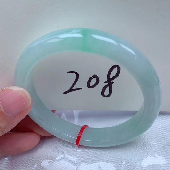 翡翠手镯未镶嵌翡翠