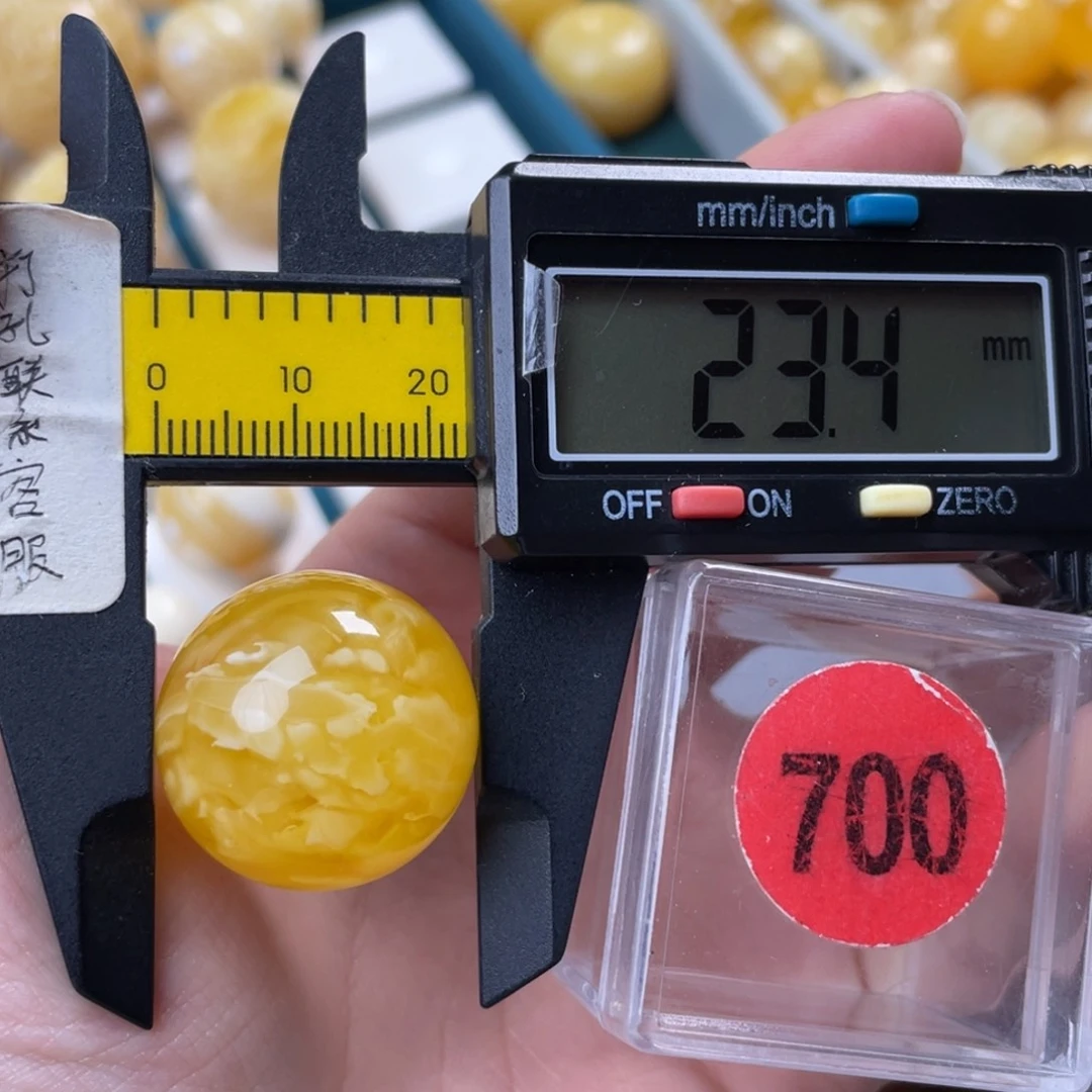 辻***弌蜜蜡未镶嵌珠宝奇石