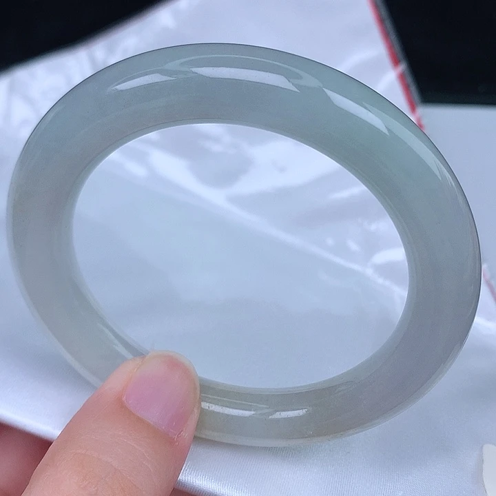 未镶嵌手镯（圆镯）翡翠天然