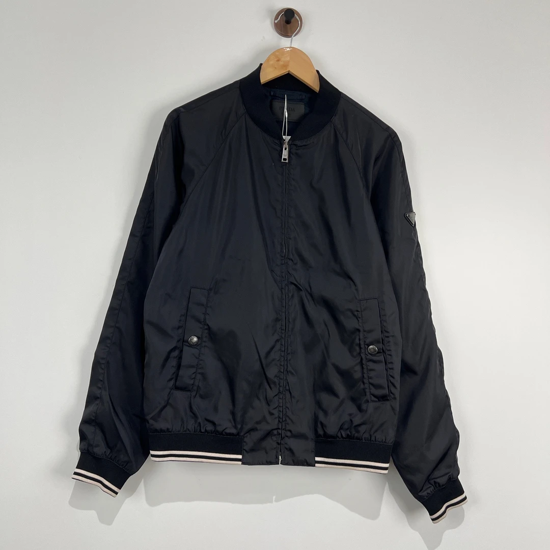 99新 Prada/普拉达 金属三角标棒球服夹克外套 50码