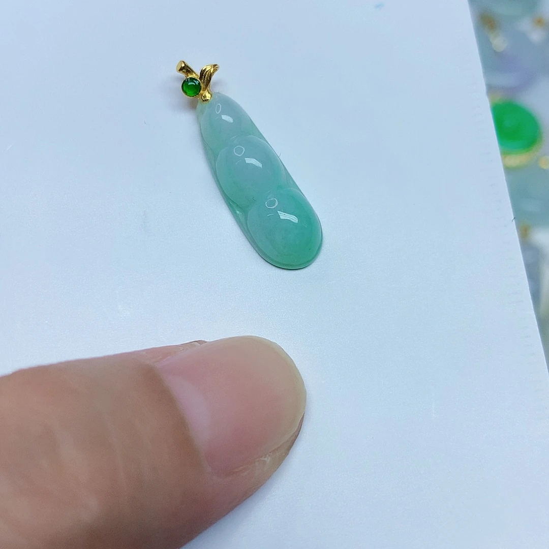 翡翠未镶嵌颈饰4567887