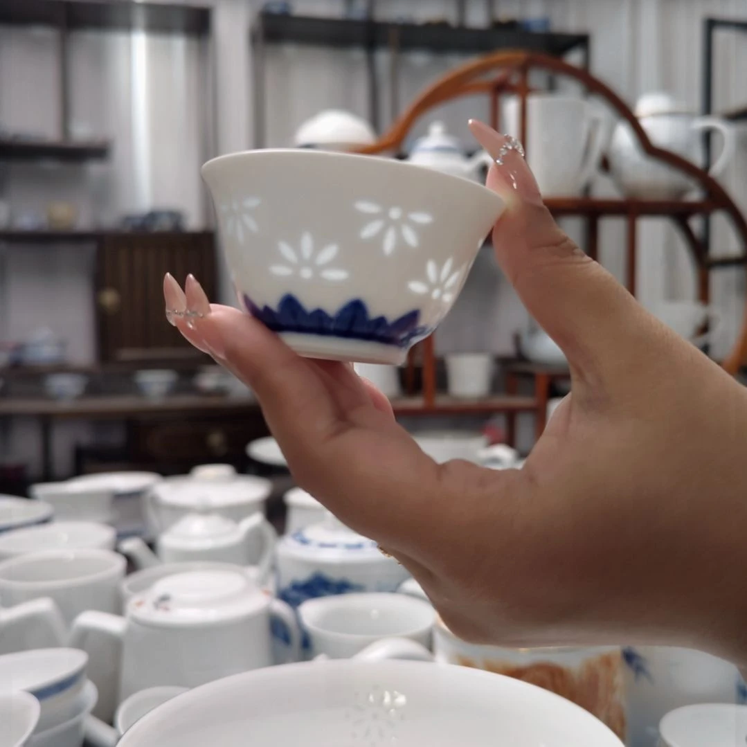 瓷手绘听雨小杯一个