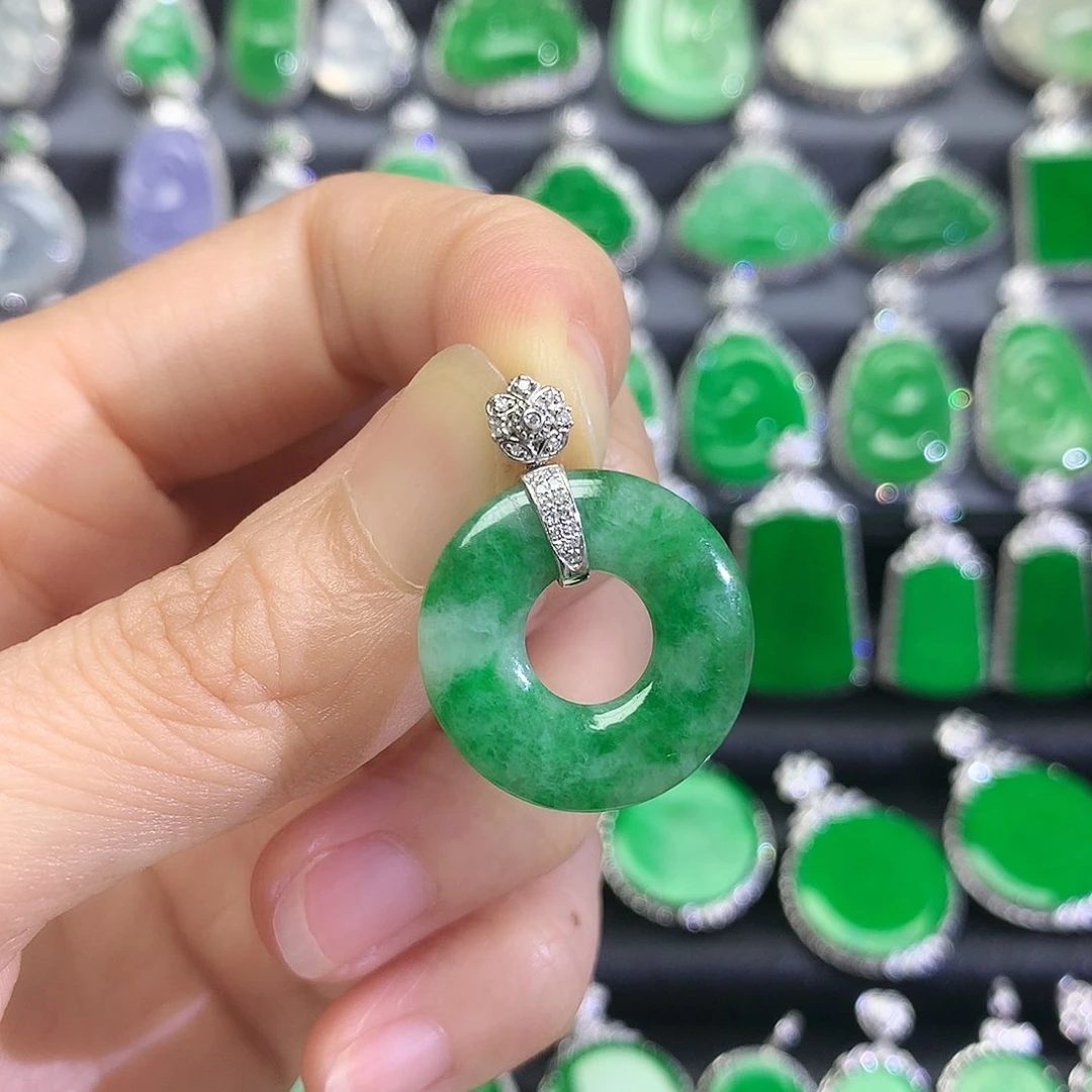 翡翠18K金镶嵌颈饰吊坠