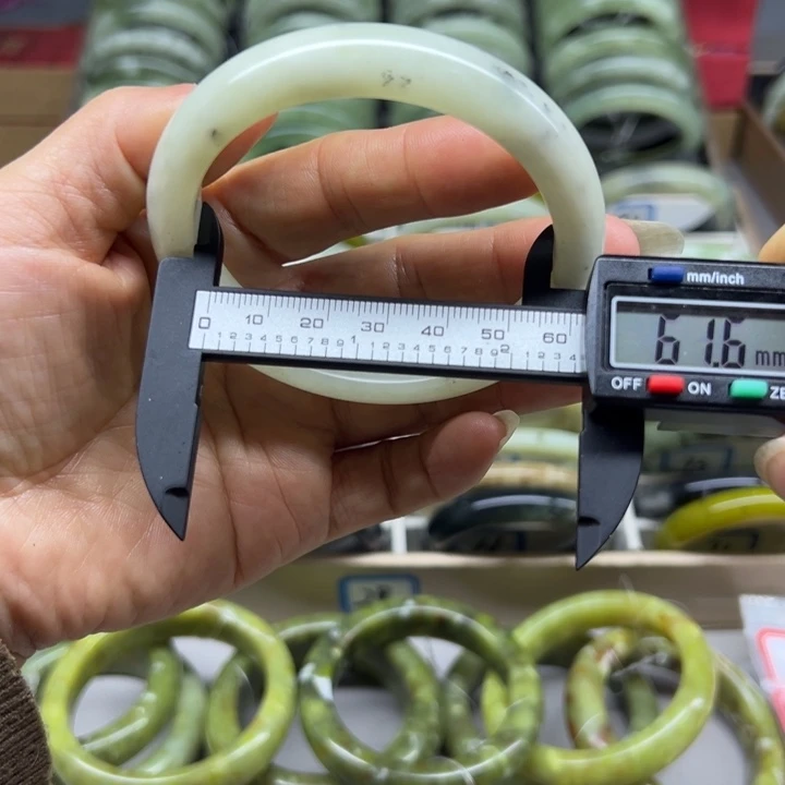 蛇纹石玉未镶嵌手镯79