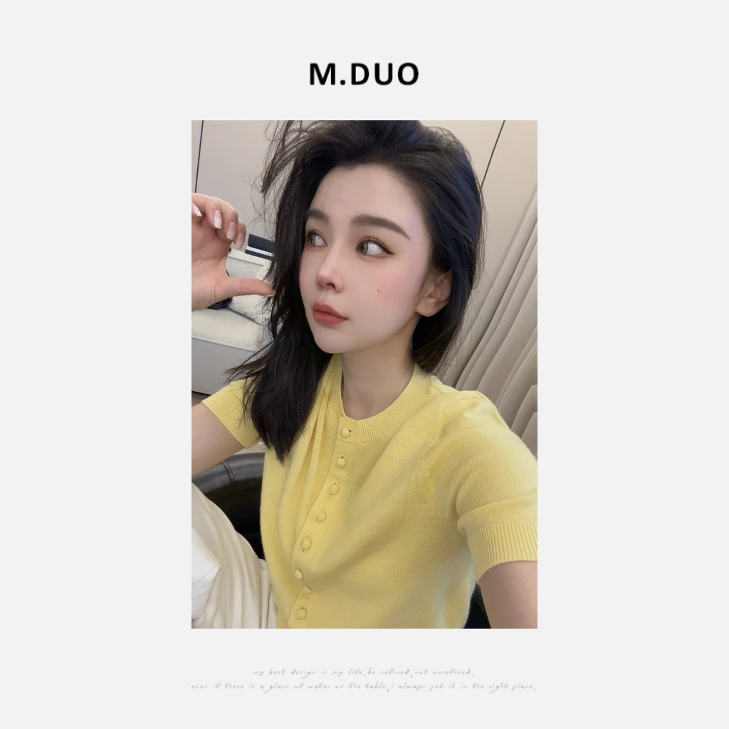 M.DUO 夏季时尚百搭短款简约纯色包扣半袖T恤短袖羊毛衫3035