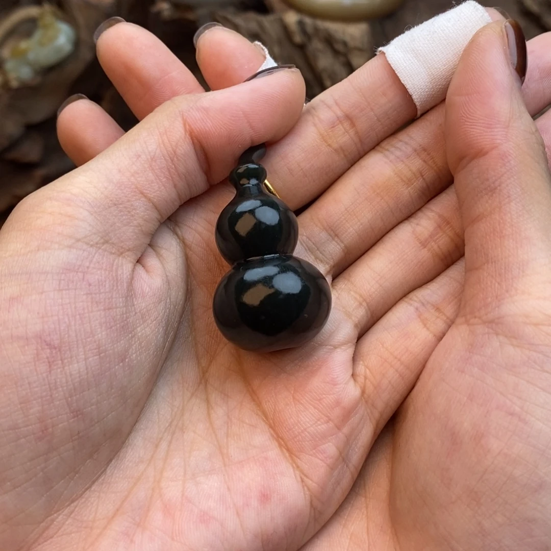 墨***宝颈饰未镶嵌和田玉